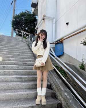 Rio Omori Instagram - ・
・
温泉入る前と後、どっちも写真撮ったから髪型変わってる🤭
どっちが好き？🤍🤍
・
・
#大森莉緒 #おーりお #おりおんず #おーりおこーで #私服 #ポニーテール #ストレートヘア #ムートンブーツ #ugg #温泉旅行 #instagood #instapic #good #trip #패션 #코디 #오늘의코디 #오늘의패션 #전신샷 #코디스타그램 #옷 #좋아요
