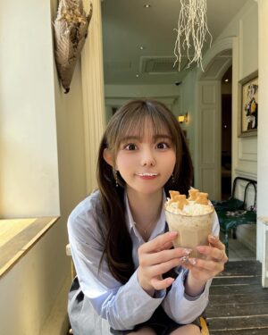 Rio Omori Instagram - ・
・
この可愛いミルクティー、美味しすぎて一瞬で飲み干しちゃった😂🫖💗
・
・
#大森莉緒 #おーりお #おりおんず #おりおの食 #おりおの旅 #韓国 #韓国旅行 #渡韓 #ソウル #韓国カフェ #狎鴎亭 #ロデオ  #ミルクティー #instagood #good #travel #korea #cafe #mooni #먹스타그램 #음식 #맛있다그램 #인스타푸두 #옷 #좋아요 #여행 #서울 #홍대 #빠니드엠무니