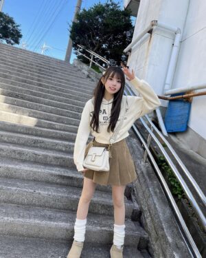Rio Omori Instagram - ・
・
温泉入る前と後、どっちも写真撮ったから髪型変わってる🤭
どっちが好き？🤍🤍
・
・
#大森莉緒 #おーりお #おりおんず #おーりおこーで #私服 #ポニーテール #ストレートヘア #ムートンブーツ #ugg #温泉旅行 #instagood #instapic #good #trip #패션 #코디 #오늘의코디 #오늘의패션 #전신샷 #코디스타그램 #옷 #좋아요