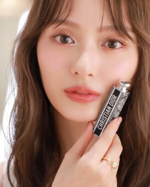 Rio Uchida Instagram - 🩷 @dior @diorbeauty 🩷

8/27まで開催中のイベント「ディオール ランデヴー パリ」へ伺いました。
クリスチャン・ディオールとゆかりのあるパリの街並みからインスパイアされた プラン ドゥ パリ コレクション。

この日はイベント限定色を使ってメイクアップしたよ。特にアイシャドウとネイルがお気に入り。キラキラで最高に可愛くて…デイリーにも特別な日にも使えそう！プレゼントにもぴったりです♡

パリにはまだ行ったことがなくて憧れの場所なので
いつか行けたらいいな〜🌟
伊勢丹 新宿店 本館 1F ザ・ステージにて開催中です。是非チェックしてね。

#supportedbydior #diorjoaillerie