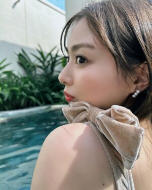 Rio Uchida Instagram - いえい🫣🦋

撮影の合間にプールで夏休み気分🏝️

#りおりなの旅 #リナティキー