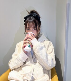 Ririka Moriwaki Instagram - ままいっぱい写真撮ってくれるからいろんな顔してる笑笑
@roial_intl さんのお洋服ほんーまにかわいくてだいすき♡‼︎‼︎これ服繋がってるの！！♡
.
.
.
.
.
.
.
リリのまつ毛のかわいいは先月も今月 @mosteyes_shibuya で　@ri__k07n さんにしてもらった〜！まつ毛美容液でまつ毛も育ててます！【 @theshop_beauty_official 】
いつもありがとうございます🎀💓
.
.
最近お肌褒められることめちゃくちゃ多くなったんやけど、 @unelimit_maika さんのおかげなの〜😖💞
今月乳酸菌ピーリングしたんだけど乾燥肌の私には最高だった😮‍💨ありがとうございました！

#cococil #まつ毛美容液 #まつ毛ケア #pr