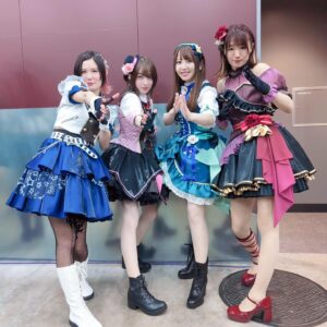 Risa Taneda Instagram - 🕰️

私へ

インスタの本投稿のこと覚えていますか？
貴方が２月のイベントの写真を投稿するまでに
もう4ヶ月が過ぎようとしています…お元気でしょうか？

〜私より〜

ということで２月のライブの写真を
なんとこのタイミングでまた載せます！笑

ユニットのようで今回はユニットじゃないメンバー達と♪

#アイドルマスター
#ミリオンライブ
#撮り忘れてたと思ったら
#奇跡的に背後に映り込んでいたりえしょん