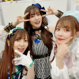 Risa Taneda Instagram - 🕰️

私へ

インスタの本投稿のこと覚えていますか？
貴方が２月のイベントの写真を投稿するまでに
もう4ヶ月が過ぎようとしています…お元気でしょうか？

〜私より〜

ということで２月のライブの写真を
なんとこのタイミングでまた載せます！笑

ユニットのようで今回はユニットじゃないメンバー達と♪

#アイドルマスター
#ミリオンライブ
#撮り忘れてたと思ったら
#奇跡的に背後に映り込んでいたりえしょん