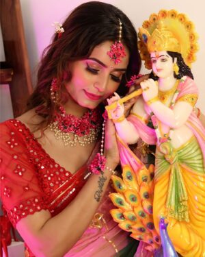 Rishikaa Singh Chandel Instagram - नन्द के आनंद भयो, जय कन्हैया लाल की,
हाथी घोड़ा पालकी, जय कन्हैया लाल की।
आप सभी को श्री कृष्ण जन्माष्टमी की हार्दिक शुभकामनाएं!
:
:
#rishikasinghchandel #potd #photooftheday #janmashtami #krishna #radhekrishna