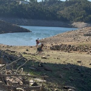 Rita Pereira Instagram - Nasci e cresci em frente à praia mas desde bebé que passei férias no campo, em ribeiras, praias fluviais, fosse em casa dos meus avós na Beira Beixa, fosse a acampar por Portugal. 
Sempre disse que seria algo que quereria partilhar com os meus filhos. Estou a cumprir a promessa e o Lonô também está a adorar. Já estou ansiosa para que tenha idade de ir para os escoteiros ✌🏾

Passei dias maravilhosos aqui em Pedrógão Grande (e arredores). Obrigada @bernardorgoncalves e @tiagocareto 🤎

Do que gostam mais nas férias, praia ou campo?!