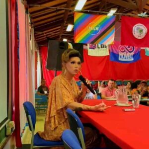 Rita von Hunty Instagram - Mais um dia de formação para o @movimentosemterra !!!!

Desta vez montada e diretamente da plenária Rosa Luxemburgo na escola de formação nacional Florestan Fernandes para um curso com lideranças do mst e de outros novimentos sociais que atuam em seus territórios na luta contra as violência de gênero, sexuais e de intolerância contra minorias!

Estes 2 dias intensos de debate, formação e partilha me deram muito prazer e força! Agradeço a cada pessoa que esteve conosco na jornada formativa e também àquelas que tornaram o encontro possível.

Viva a reforma agrária!
Viva o MST!
Viva a diversidade e a construção do poder popular no nosso país!