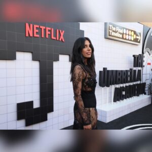 Ritu Arya Instagram - to my umbrella family - it is truly incredible to get to celebrate this experience of a lifetime with all of you. forever grateful to everyone - the fans, the cast, the crew - I love you all. 

now let’s do this thing, lila’s got a few more disguises left in her. TUA S4 this thursday aug 8th 💜

Hair: Kiki Heitkotter - @kikihaircutter 

Makeup: Kat Thompson - @kattthompson 

Styling: Sonia Young - @soniayoungstyle

Art by @trixirita