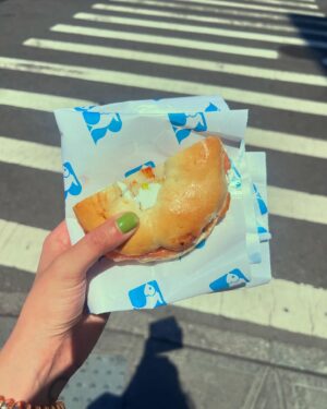 Rivkah Reyes Instagram - iconique trip iconique friends iconique city 🍎 don’t worry I will be back