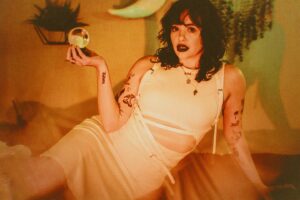 Rivkah Reyes Instagram - something tells me you’ve been a NASTY girl 👁️🫦👁️
come on out to my show on wednesday @dynastytypewriter with @jess_perlman @mattrogerstho @goldsoundz_ and LA’s best improvinistas 🔮🫶🏼 I’ll be performing one of my new songs and doing lots of live witchcraft for the new moon 😱 gonna be sensual and spooky
📸: @parishelena