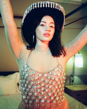 Rivkah Reyes Instagram - how does it feel to be adored

KELSEY RANDALL x REVOLVE full collection just dropped!
📸: @joellegrace 
💄: @destinyvenice 
#cowboycarter #coachellastyle #wlw #queerfashion #cowgirlfashion #longlivecowgirls #beyoncé #sapphic