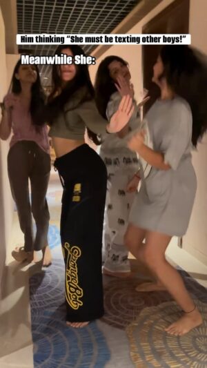 Riya Deepsi Instagram - Girls Night Out = Making Reels! ✅
.
.
#vishakhapandey #mugdhaagarwal #riyadeepsi #simransharma #girlsnight #nightout #justforfun #relatable