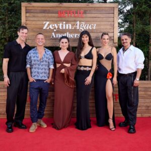 Riza Kocaoğlu Instagram - Biricik Zeytin Ağacı’mız şimdi 2. Sezonu ile sizlerle ve sadece @netflixturkiye de. #anotherself 

Bu gece için çok teşekkür @emreerdemoglu 🌺
