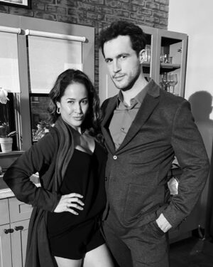 Rob Heaps Instagram - Striking a pose with @jainaleeortiz! Don’t miss @station19 tonight 8pm/7c @abcnetwork