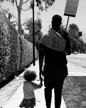Rob Huebel Instagram - This tired Dad inspired me today on the picket lines for @WGAWest! Had a baby on his chest and his daughter next to him. 😍#whywestrike #wgastrong