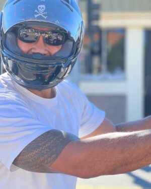 Robbie Magasiva Instagram - Behind the helmet is a smile thank you @iamlaurenshaw @powerplant ❤️❤️