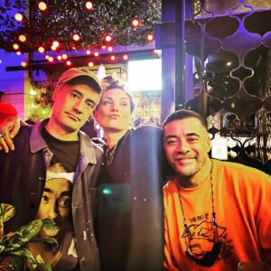 Robbie Magasiva Instagram - I’ll have a couple with the boys @gypsytearoom_ then I’ll go home he said on his way there…. Nek minute somewhere on ponsonby Rd with these 2 @taikawaititi @msholliesmith. Ps it was a great night lol.