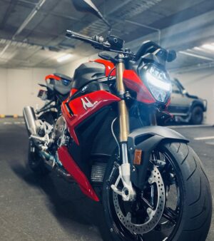 Robbie Magasiva Instagram - Finally got to ride this beast wow!!! it did not disappoint this thing handles like a super bike in true BMW style, I now want one please Santa thank you.
#bmws1000r