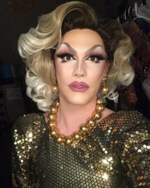 Robbie Turner Instagram - Kiss me. I’m Irish. -
-
-
#MyLipstickIsExpensive #TafettaDarling #illtellyouforfree #maybeshesbornwithit #robbieturner #beautyisthebestrevenge #dragrace -
-
-
@rupaulsdragrace @wowreport @vh1 @logotv @rupaulsdragcon -
-
-
Bookings: @executiveprandtalent 
Jewelry: @oscardelarenta 💇🏻‍♀️ @wigsandgrace 💋 @lucy_paradisco