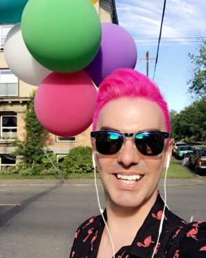Robbie Turner Instagram - Under the magnetic heat of the sun. -
-
-
#balloons🎈 #ItsASunshineDay #gay #illtellyouforfree #gayboy #throwback #pinkhairdontcare #dragrace #happyeaster #pinkismysignaturecolor