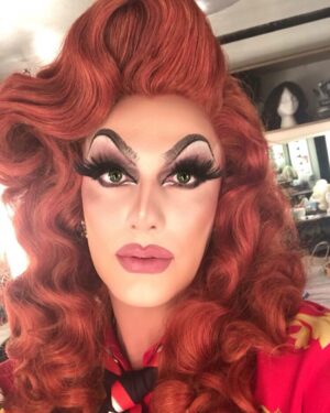 Robbie Turner Instagram - Guy: Sends unwarranted dick pic. 
Me: Thank you, while you enjoy an Absolut cocktail in the interiors illusions lounge, the judges and I will deliberate. -
-
-
#YouDontKnowMeVeryWell #dragrace #TheGlamorousLife #MoveAlong #gay #illtellyouforfree #robbieturner #draglife #beautyisthebestrevenge -
-
-
Bookings: @executiveprandtalent 💋 @lucy_paradisco
