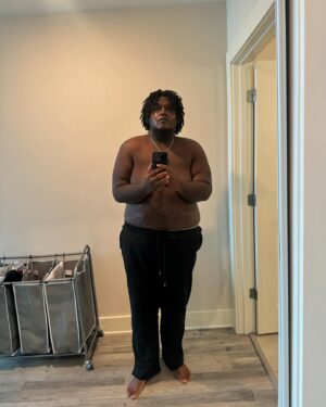 Robert Dean III Instagram - About 4 years ago I was having health issues because of my weight, I was depressed and not happy with myself. Now I’m down a hundred pounds (Which is one of my goals which when I started), & working out daily consistently and if you would ask my self 10 years ago about a gym he would prolly say “F*** you!” lol This weight loss journey is not easy I came down 100 lbs and I want to lose 100lbs more