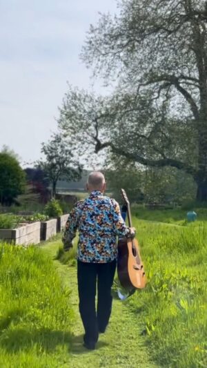 Robert Fripp Instagram - Toyah & Robert's Upbeat Moments premieres today at 19:CET!

#toyahwillcox #toyahandrobert #robertfripp #upbeatmoments