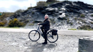 Robert Fripp Instagram - An 11 mile bike ride, nature mimicking art, the Cornish coast… some of this week’s Upbeat Moments on Toyah & Robert’s latest episode premiering today at 19:00 CET on Toyah's YouTube.

#toyahwillcox #robertfripp #toyahandrobert #upbeatmoments