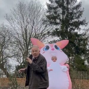Robert Fripp Instagram - Will the Bunny catch the Rock God?
#easter2024 #easter #toyahwillcox #robertfripp #toyahandrobert #easterbunny