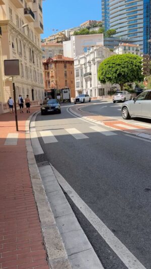 Robert Geiss Instagram - Ja heute wieder ein perfekter Tag ziemlich heiß in Monaco. Jetzt geht’s zum Beach Club. Da ist hoffentlich ein bisschen Wind einen schönen Sonntag @robertogeissini
