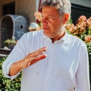 Robert Habeck Instagram - News zum Klimaneutralen Heizen. Vier Facts im Video. Allen voran: Die Wärmepumpe lohnt sich. Warum? Schaut rein👆

📸 Fotos: @juliasteinigeweg