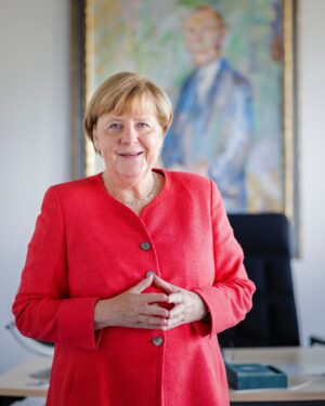 Robert Habeck Instagram - Wir mögen als politische Parteien über das streiten, was für unser Land richtig ist. Aber dass wir gemeinsam für unser Land streiten, für den Erhalt unserer liberalen Demokratie – das sollte immer unser gemeinsamer Grund sein.
 
Herzlichen Glückwunsch zum Geburtstag, liebe Angela Merkel!