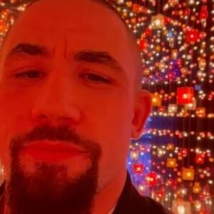 Robert Whittaker Instagram - More tiring than fighting…🤣 Amazing fun but time to get back to the gym 👊🏽

#lunaparksydney