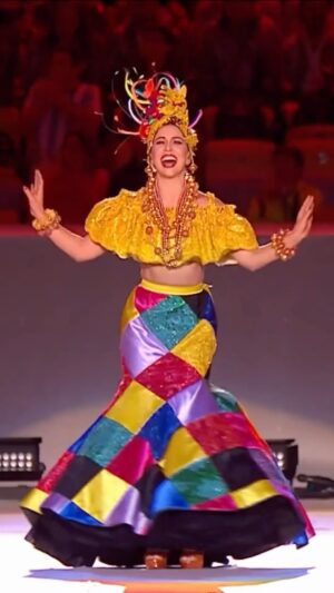 Roberta Sá Instagram - Resgatei essa memória linda para um #tbt de despedida das Olimpíadas: encerramento da Rio 2016, quando interpretei Carmem Miranda, cantando “Tico Tico no Fubá”, no Estádio do Maracanã lotado. Quem lembra? 

Foi uma honra vestir esse figurino incrível da querida Rosa Magalhães, que partiu recentemente. Uma mulher gigante, que deixa um legado enorme no Carnaval carioca. Assim como as nossas atletas maravilhosas, que fazem história nas Olimpíadas de Paris: das 14 medalhas que ganhamos até agora, 10 vieram de mulheres!