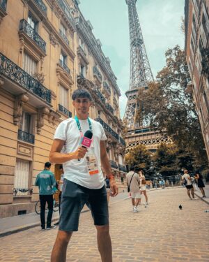 Roberto Cox Instagram - 🇫🇷 Seguimos a full con la cobertura de los JJOO en París.
📸 En las fotitos les dejo mi plato favorito en las calles parisinas: el tártaro con papas fritas. Un clásico de la gastronomía francesa. 
🎤 Y mi encuentro con Celine Dion. Casi me revela el secreto de su presunta participación en la apertura. Jajaja 🤣 
📡 Este viernes estaremos con todos los detalles de la ceremonia de apertura, las estrictas medidas de seguridad en las calles y las sorpresas de una jornada histórica. Todo por la pantalla de CHV, el canal de los Juegos Olímpicos.
🙌 ¡Los espero! Je vous attend!