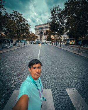 Roberto Cox Instagram - 🇫🇷 Seguimos a full con la cobertura de los JJOO en París.
📸 En las fotitos les dejo mi plato favorito en las calles parisinas: el tártaro con papas fritas. Un clásico de la gastronomía francesa. 
🎤 Y mi encuentro con Celine Dion. Casi me revela el secreto de su presunta participación en la apertura. Jajaja 🤣 
📡 Este viernes estaremos con todos los detalles de la ceremonia de apertura, las estrictas medidas de seguridad en las calles y las sorpresas de una jornada histórica. Todo por la pantalla de CHV, el canal de los Juegos Olímpicos.
🙌 ¡Los espero! Je vous attend!