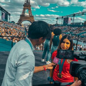Roberto Cox Instagram - 💭Se terminan unos JJOO que jamás olvidaré. Fue una tremenda experiencia profesional y humana que guardaré por siempre.
📡 Ser testigo de grandes momentos del deporte. El oro de Djokovic, la final de los 100 metros planos y poder presenciar todo tipo de competencias con los mejores del mundo fue un sueño.
😊 Estar en uno Juegos Olímpicos era un gran pendiente y finalmente lo cumplí. 
👏 Quiero destacar el enorme trabajo de @jcpere02 quien me acompañó con la cámara en toda esta travesía. ¡Felicitaciones! ¡Gran trabajo!
📺 Y agradecer enormemente a Chilevisión por haber confiado en mí para esta cobertura. Desde que llegué al canal he tenido el tremendo honor de representar al canal en una Copa América, un Mundial y ahora unos Juegos. ¡Qué suerte la de estar en el canal del deporte! De verdad muchísimas gracias a los que se la jugaron por estar presentes acá en Paris.
🇫🇷 Por lo visto todo me trae una y otra vez a Francia. ¿Me querrá decir algo el destino? Jajaja
🙏🏼 Merci à tous pour votre soutien. Maintenant je pars en vacances. À bientôt!