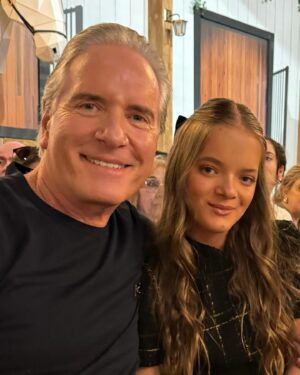 Roberto Justus Instagram - Filha querida. 15 anos hoje! Parabéns meu amorzinho! Quanta coisa já vivemos. Estamos sempre juntos em uma sinergia surreal. Que menina incrível que você se tornou. Inteligente, criativa, doce, carinhosa, forte e carismática. Todos te adoram e te admiram. Curta muito o seu dia. Te amo e estarei sempre ao seu lado te apoiando. Happy 15! 🎂🎂💙💙