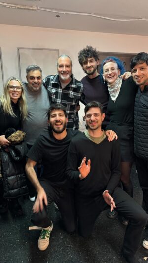 Roberto Moldavsky Instagram - Los amigos se bancan como son!!! Una travesura con @manuelwirzt y la @lavalentingomez y @martingoldber Para compartir y felicidades amiguis!!!!!