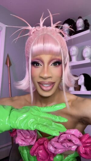 Robin Fierce Instagram - Where are my #stevenuniverse fans at? 

we stan @rebeccasugar for creating such an amazing cartoon!

Eyeshadow - @blendbunnycosmetics the blends pallet 

concealer, setting powder, and powder foundation - @onesize 

foundation & cream eyeshadow - @juviasplace 

Setting spray - @urbandecaycosmetics de-slick

lipstick - @anastasiabeverlyhills 

gloss - @narsissist 

lashes - @ardellbeauty