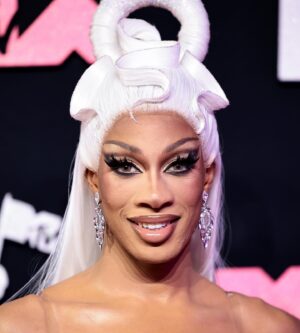 Robin Fierce Instagram - Can I be a video vixen now? 

Dress: Me
Hair: @wigsbyboba 

@vmas/ @mtv/ @rupaulsdragrace