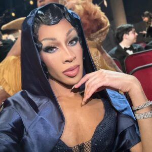 Robin Fierce Instagram - Welcome to the stage, Emmy award winning, Robin Fierce! The fiercest of them all!

Wow, thank you for an amazing ride @rupaulsdragrace!

👗: Me 
* assists from @nataliathefierce on the hood *
💇🏽‍♀️: @iammoheart