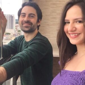 Rodolfo Valente Instagram - Completamente apaixonado por essa lindeza de envidraçamento da @topglasssacadas! Desde o início da reforma estávamos sonhando com esse momento, e eu só posso dizer que ficou absolutamente perfeito. Quem mora em apartamento sabe como o envidraçamento certo tem o poder de transformar todo o ambiente, trazendo beleza, praticidade e ampliação do espaço. Mas para não ter dor de cabeça, é fundamental fazer esse trabalho com uma empresa de confiança, que tenha materiais de excelente qualidade e siga todos os protocolos de segurança. E a @topglasssacadas tem tudo isso e muito mais! Lá no página deles vocês podem ver todos os modelos e produtos, além de acompanhar os lançamentos. Eu optei pelo envidraçamento sem roldanas e com separação entre os sistema. E vocês? Não importa qual é o seu projeto, a TopGlass tem a solução perfeita para você! #publi