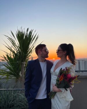 Rodolfo Valente Instagram - Hoje é um dia mágico. Em um 05/07 o início do namoro, o noivado e, agora, o nosso casamento. 12 anos atrás começamos essa caminhada, meu amor, e hoje transbordamos em direção a novas paragens, sempre juntos. Se, como o passarinho contou ao poeta, somos feitos de histórias, a minha não se divide da sua, assim como eu não sou eu sem nós. Sigamos, valsando em todo lugar em que o amor e a alegria façam morada. Te amo, @laislouver. Sempre e para sempre.
