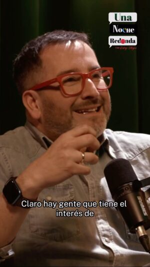 Rodrigo Villegas Instagram - Prepárate para una noche de revelaciones: Eduardo Fuentes te invita a descubrir los secretos mejor guardados en el estreno este 21 de agosto de ‘Una noche redonda’ 🎥

Busca nuestro canal en #youtube @unanocheredonda y activa la campana 🔔 para estar atenta a la primera edición de #eaimediostv

#conversación #parati #viral