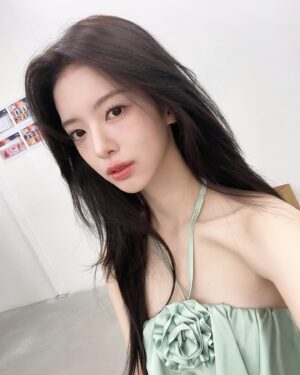 Roh Jeong-eui Instagram - Dyson Behind Cut🫧