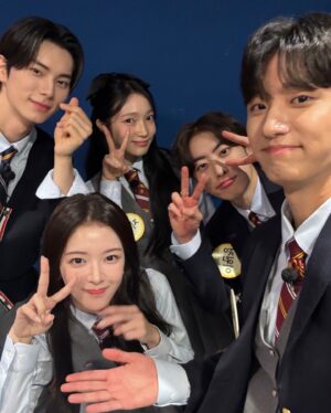 Roh Jeong-eui Instagram - 오늘 밤 8시 50분! 아는 형님에 우리 하이라키즈가 나옵니다!
#아는형님 #하이라키

너무 행복했었던 날🐣