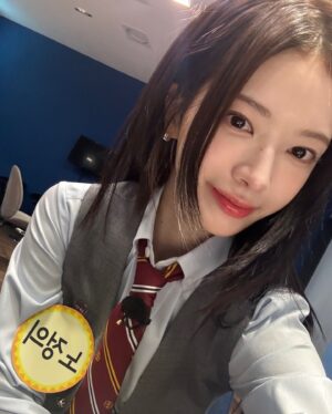 Roh Jeong-eui Instagram - 오늘 밤 8시 50분! 아는 형님에 우리 하이라키즈가 나옵니다!
#아는형님 #하이라키

너무 행복했었던 날🐣