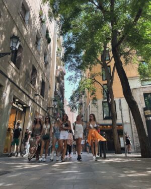 Rojda Demirer Instagram - Ne güzel geçtin Barcelona🫶
Tesekkür ederiz @prontotour 🙏
#prontotur30yasinda #davet