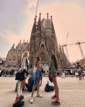 Rojda Demirer Instagram - Ne güzel geçtin Barcelona🫶
Tesekkür ederiz @prontotour 🙏
#prontotur30yasinda #davet